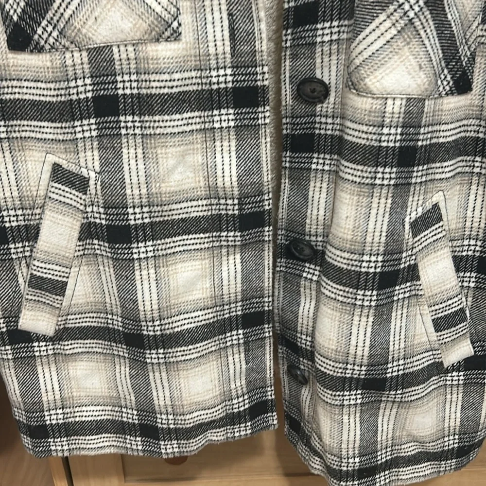 Shacket - Picture 4 of 4